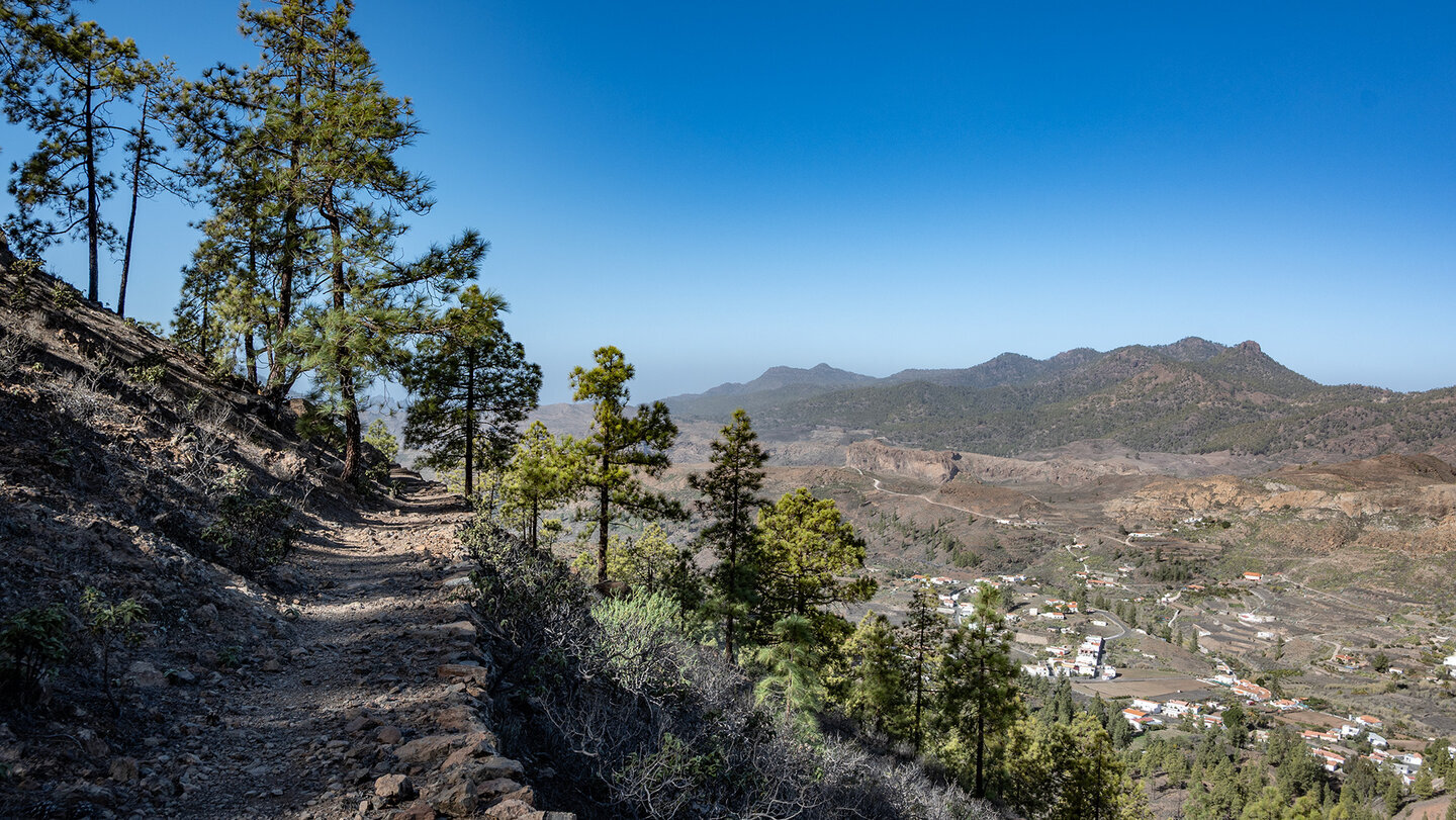 Aussicht auf Ort den Cercados de Araña bei der Degollada de Llana Hidalgo.