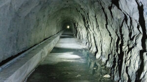 Der 1 Kilometer lange Tunnel vom Chira Stausee zum Barranco de Soria.