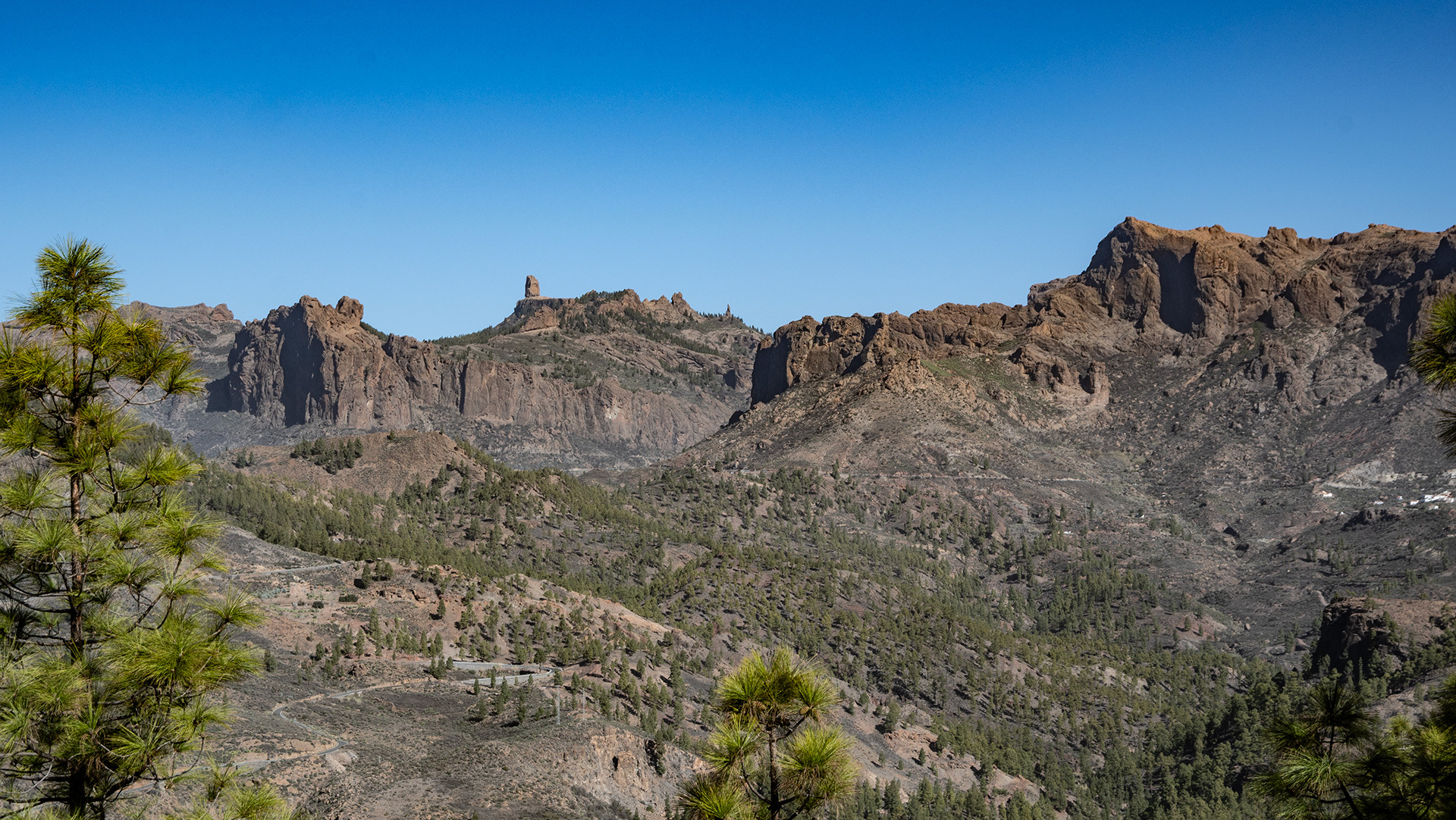 Ausblick von Weitem auf den Roque Nublo – von der gesamten Insel sichtbar, bei Weitem am eindrucksvollsten aus der Nähe.