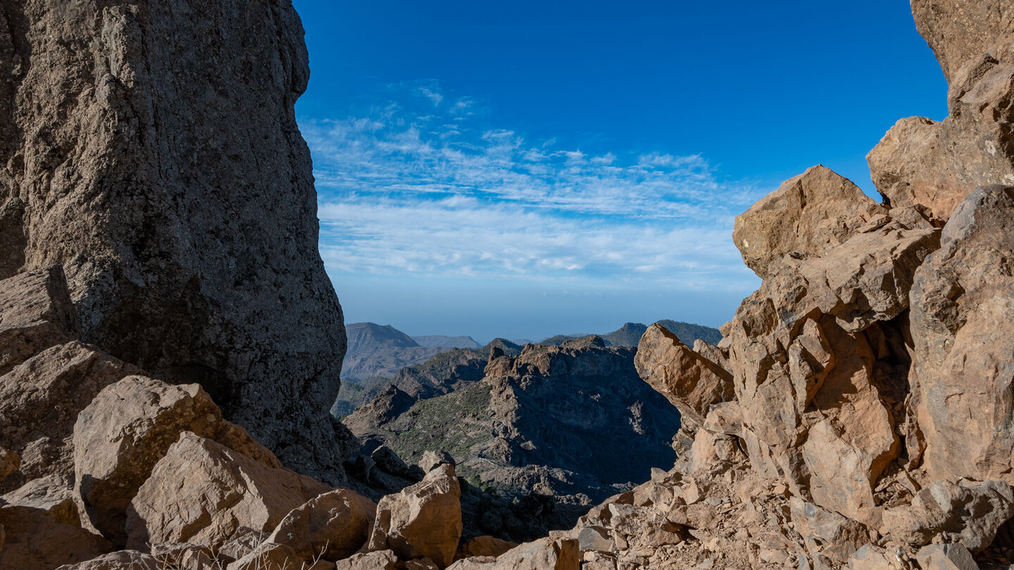 Zwischen Rana und Nublo öffnet sich der Blick weit über die Berglandschaft Gran Canarias