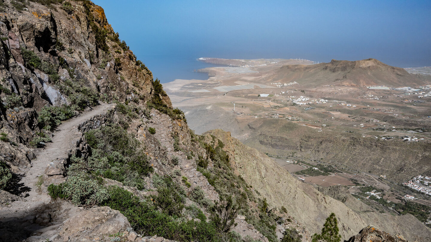 Auf dem Camino de los Romeros öffnet sich der Blick hinunter nach Agaete.