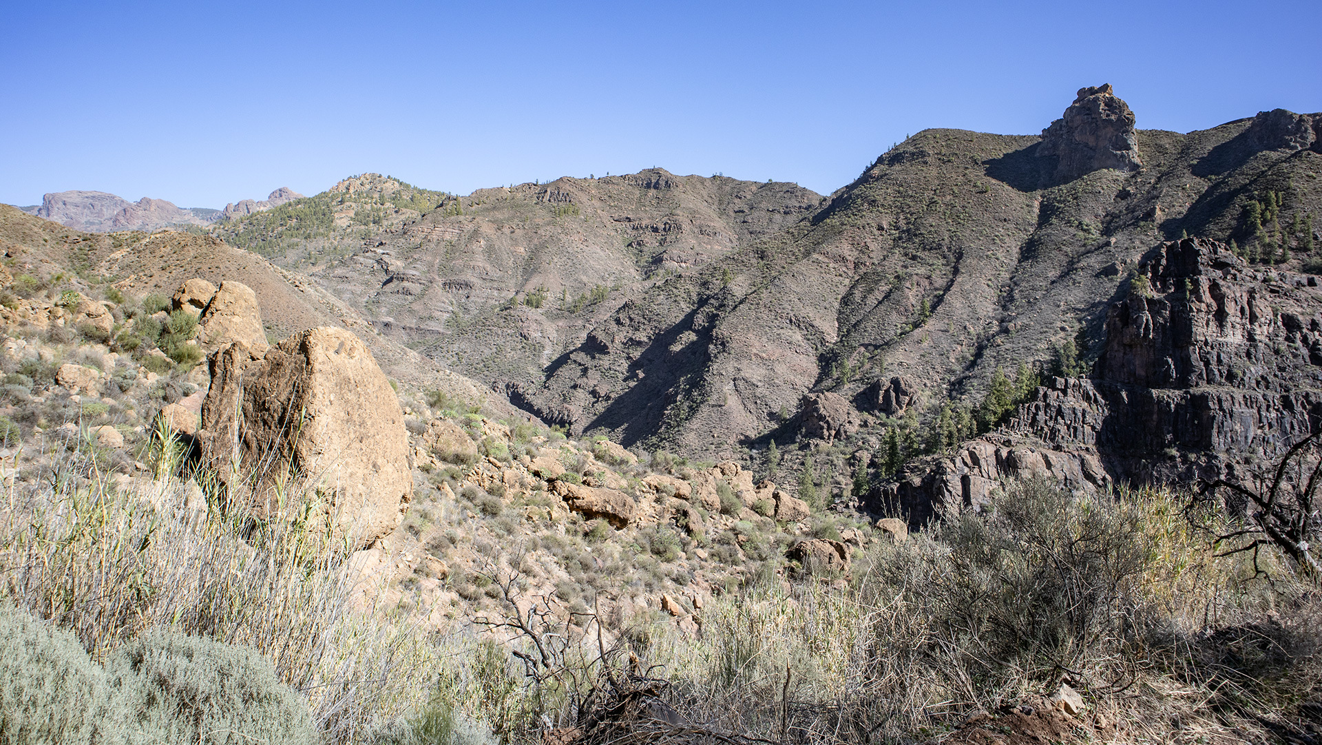 Das Panorama der Soria-Schlucht zeigt die charakteristische Schluchtenlandschaft im Bergland Gran Canarias.