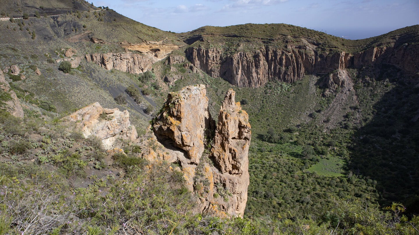 Schroffe Felsformationen am Krater der Caldera de Bandama.