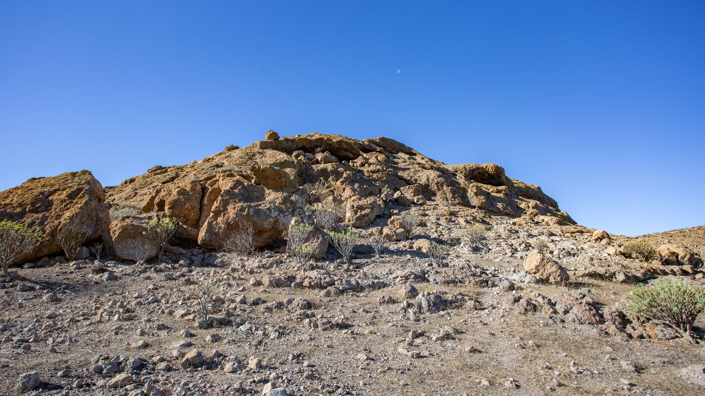 Felskuppe mit den Cuevas de Majada, Majada Alta, Gran Canaria.