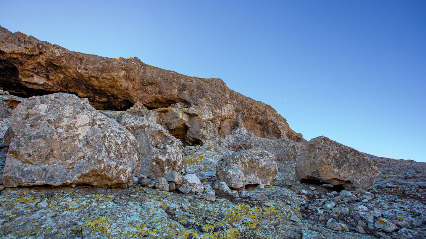 Die Cuevas de Majada Alta– natürliche Höhlen auf der Hochebene Majada Alta im Bergland Gran Canarias.