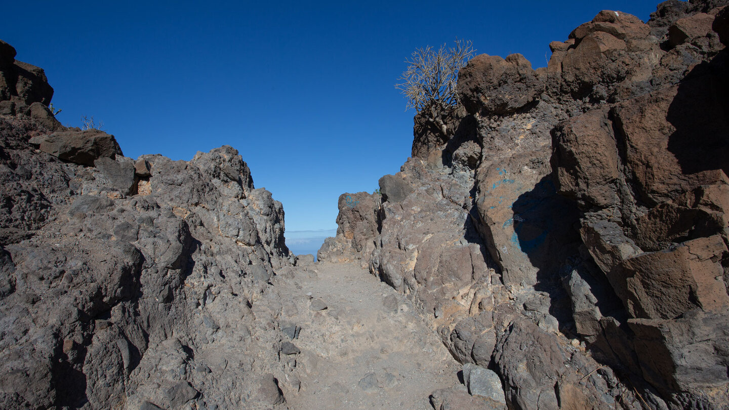 Der Bergpass Degollada de Aguasabina am Wanderweg zur Playa de Güigüí.