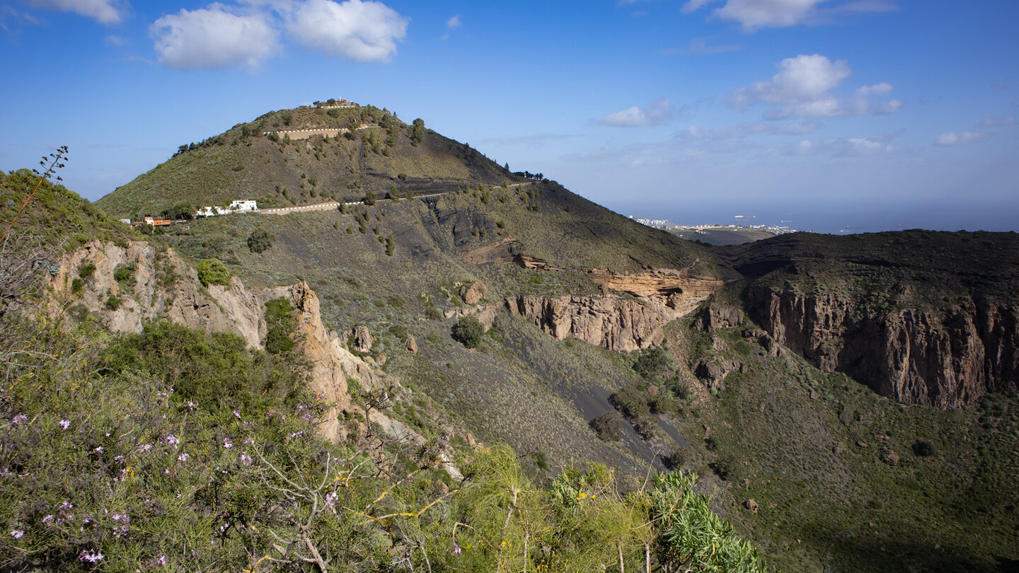 Blick zum Pico de Bandama und bis zur Küste.