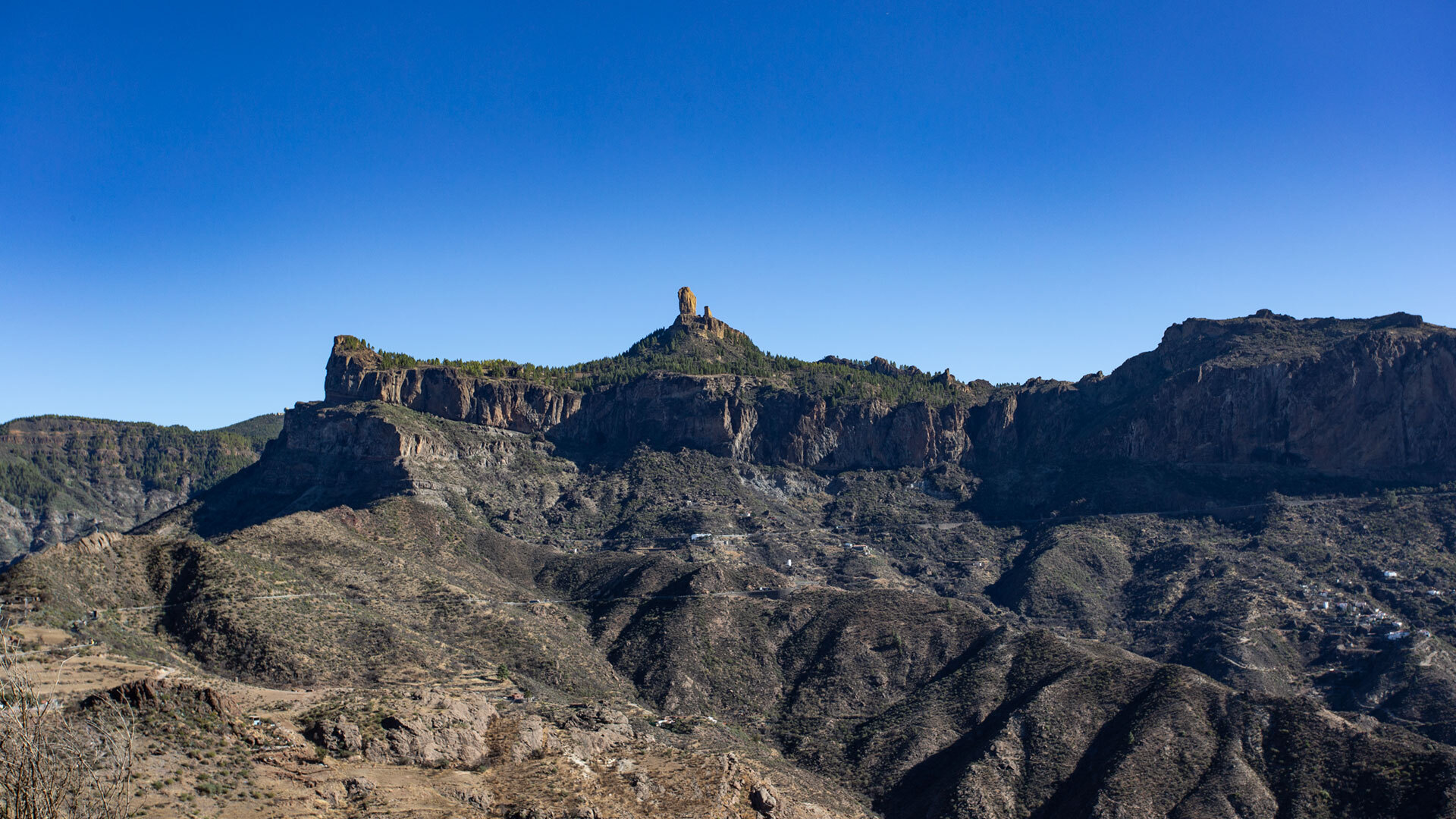 Gipfelblick vom Roque Bentayga zum Roque Nublo.