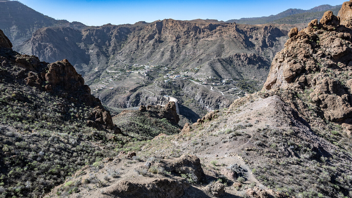 Blick auf Soria mit der Staumauer, einer der größten Talsperren Gran Canarias.