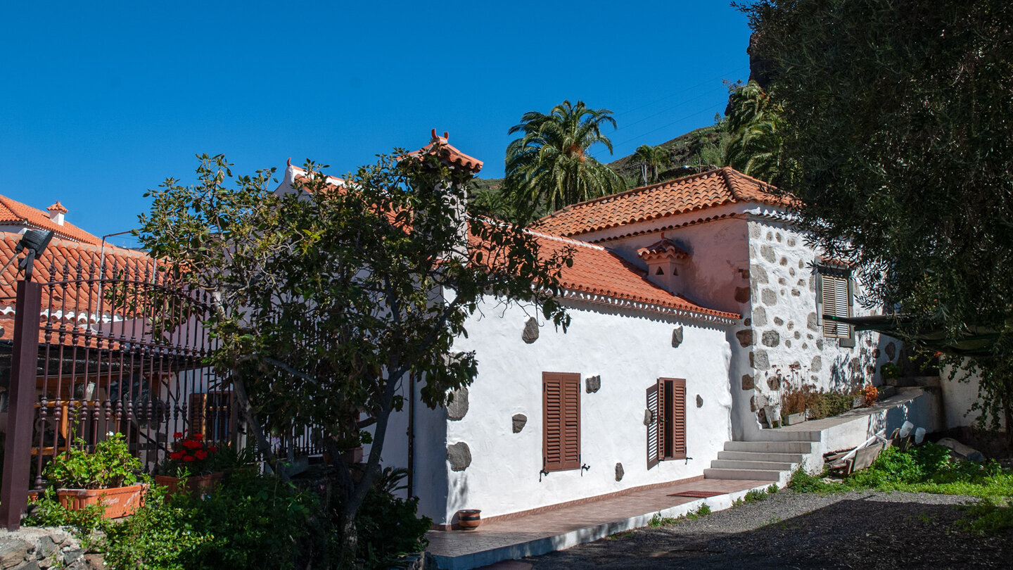 Traditionelle Fassade einer Finca in Fataga auf Gran Canaria.