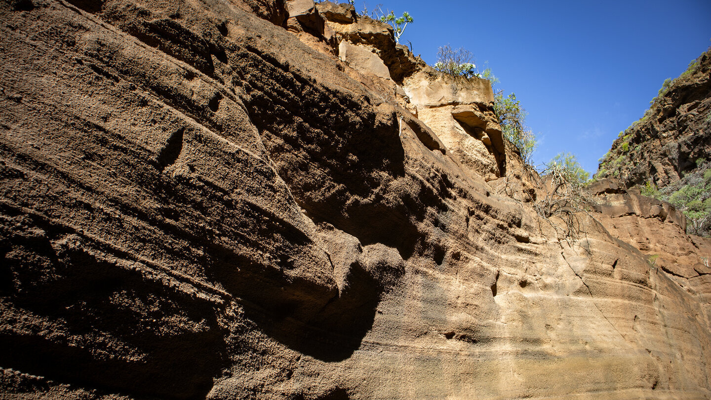 Steile Felswände im Barranco de las Vacas auf Gran Canaria