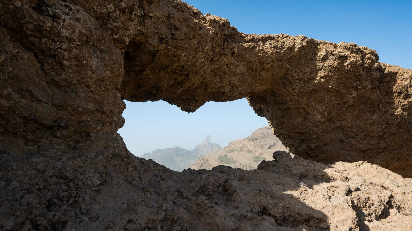 Die Ventana del Nublo bildet ein natürliches Felsentor mit direktem Blick auf den Roque Nublo.