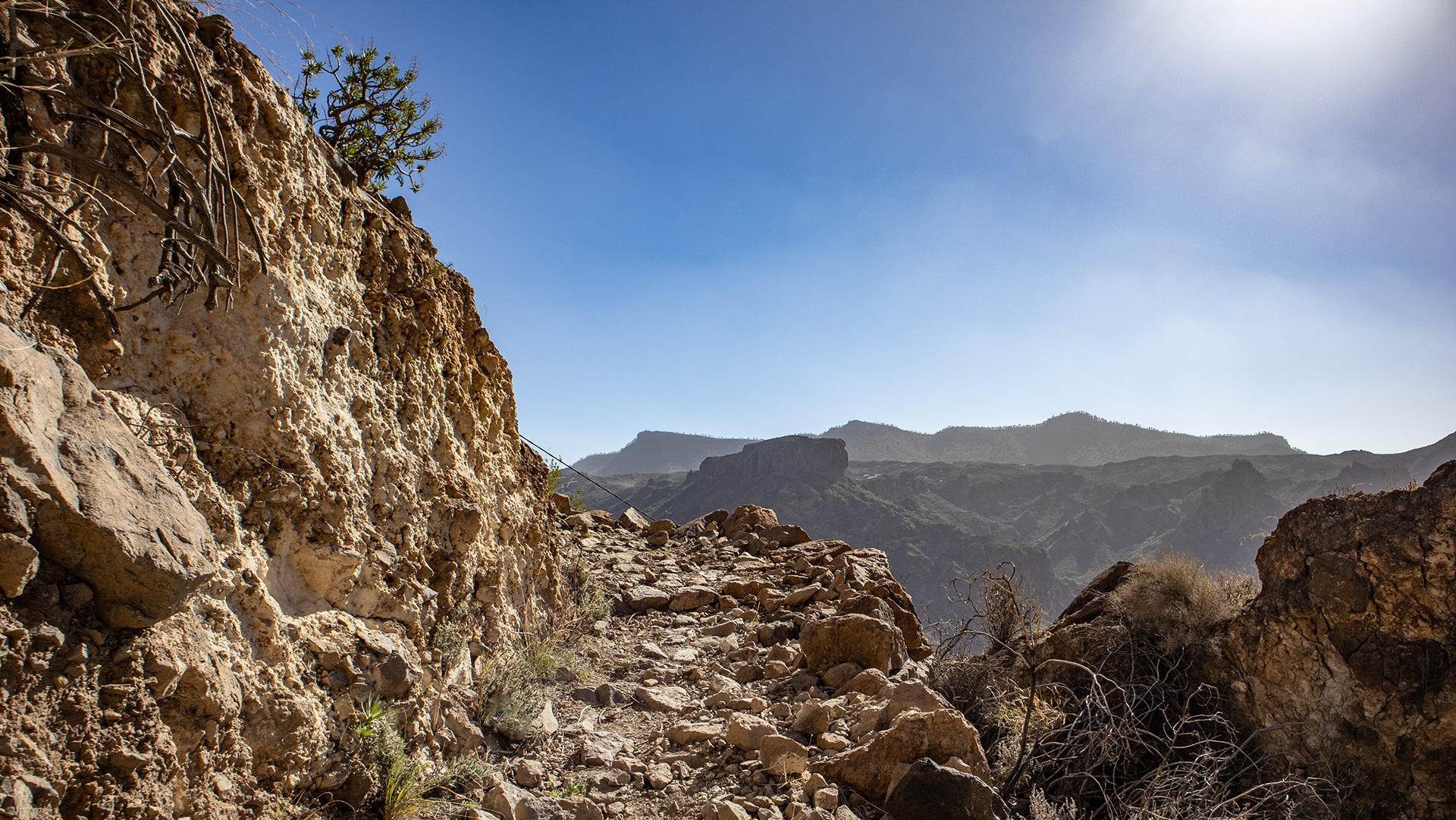 Der Wanderweg S-60 verläuft hoch über Soria im Bergland Gran Canarias.