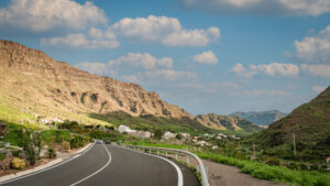 Blick über den Barranco de Mogán auf Gran Canaria