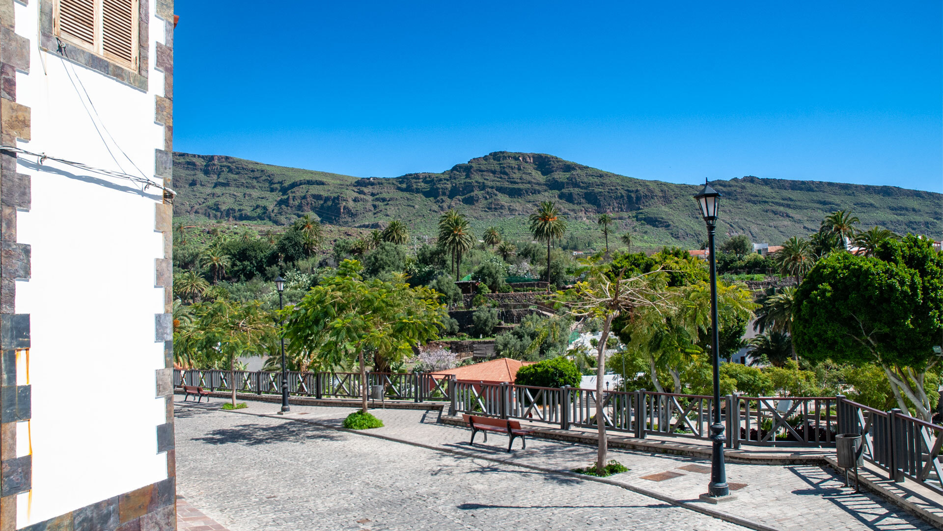 Von Santa Lucía de Tirajana fällt der Blick auf den Barranco de Tirajana.