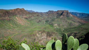 Vom Mirador de la Degollada de las Yeguas entfaltet sich ein weites Panorama über den Barranco de Fataga.