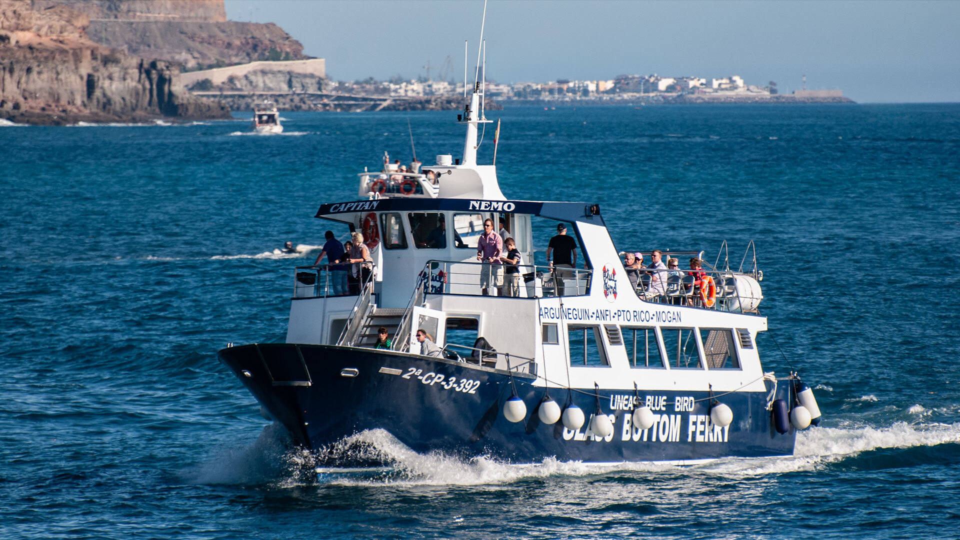 Bootsausflüge entlang der Küste Gran Canarias zeigen die vielfältige Küstenlandschaft der Insel.