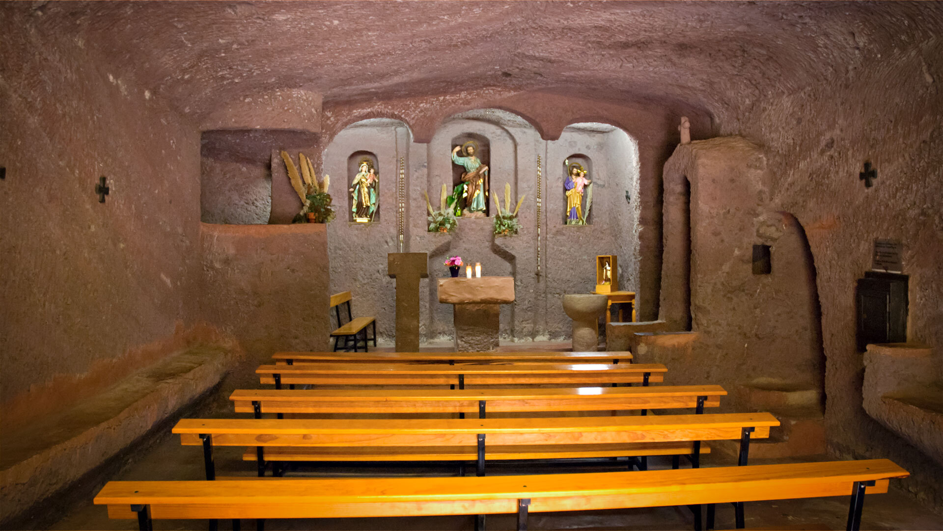 Höhlenkirche der Cuevas Bermejas