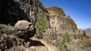 Schroffe Felsklippen prägen das Monumento Natural de Tauro