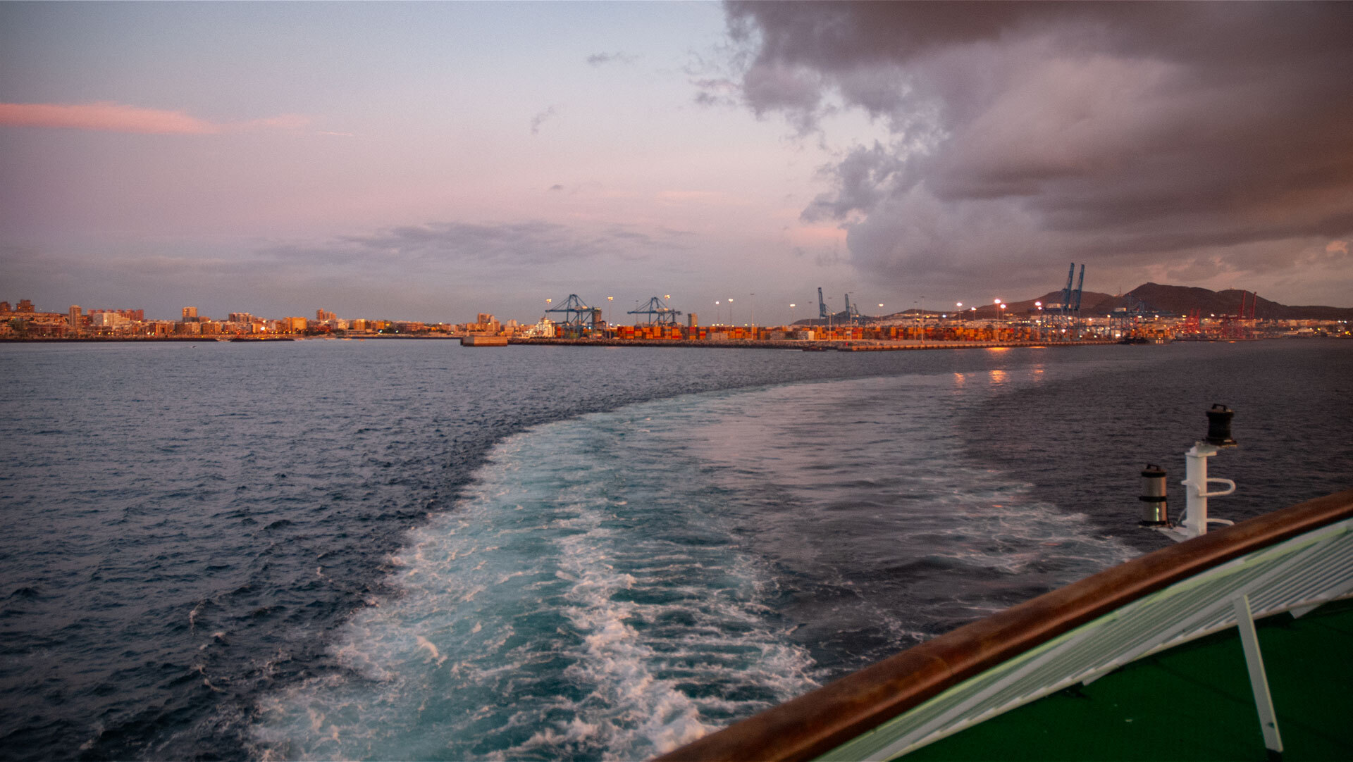Der Hafen von Las Palmas de Gran Canaria ist ein wichtiger Ausgangspunkt für Fährverbindungen zu anderen Kanarischen Inseln.