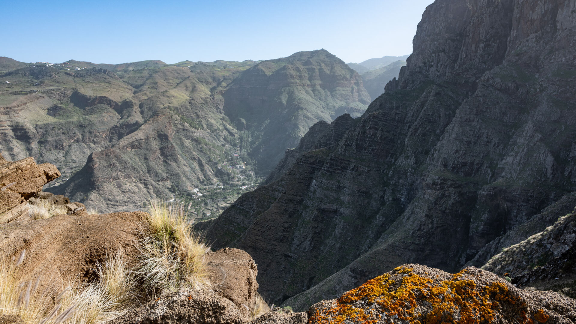 Blick in die tief eingeschnittene Agaete-Schlucht vom Tamadaba-Massiv.