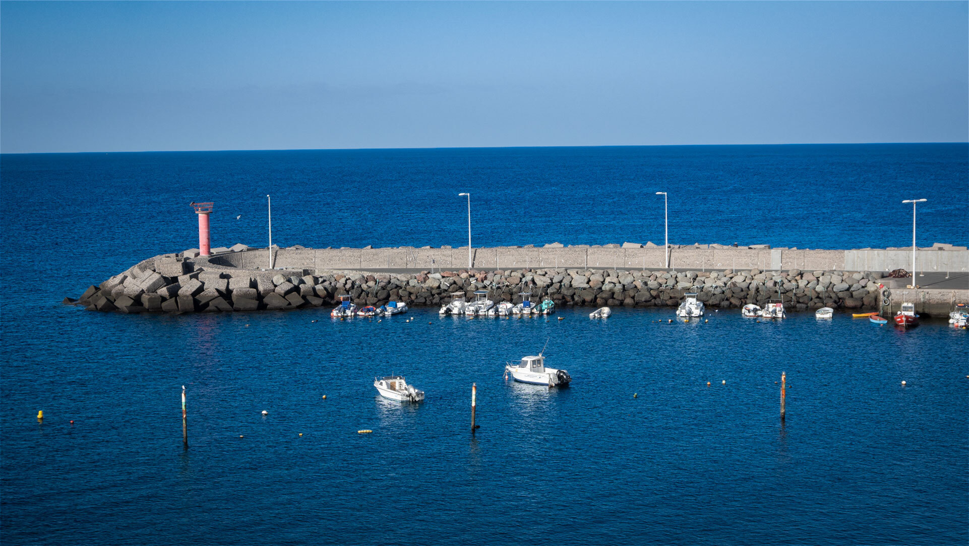 Vom Hafen La Aldea starten Bootstouren zur Playa de Güigüí.