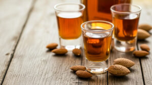 Licor de Almendra ist ein traditioneller Mandellikör aus Tejeda und zählt zu den bekannten Spezialitäten des Berglands Gran Canarias.