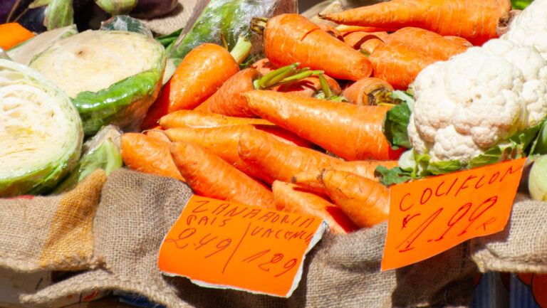 Die Wochenmärkte bieten frisches Gemüse aus regionalem Anbau Gran Canarias.