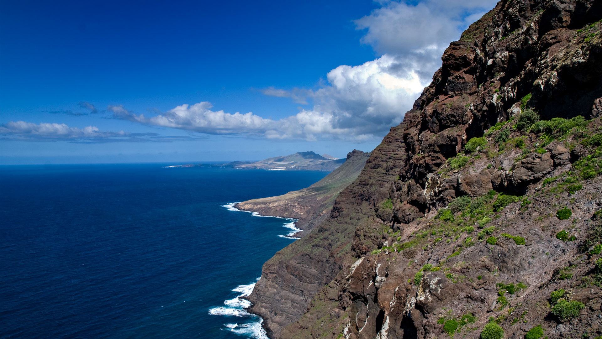 Der Blick vom Mirador del Balcón reicht bis zum Puerto de las Nieves im Nordwesten Gran Canarias.