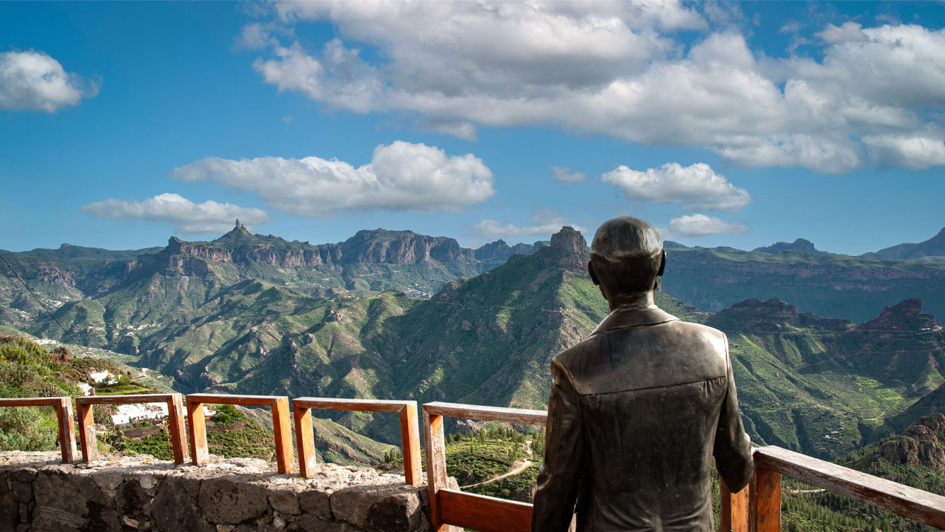 Blick vom Mirador de Unamuno – Roque Bentayga, Roque Nublo und Teide auf einer Sichtlinie.