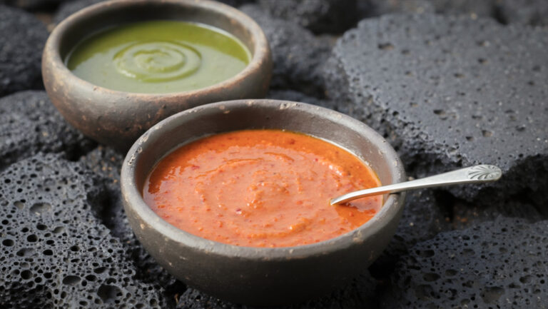 Mojo rojo und Mojo verde – die beiden Grundsaucen der kanarischen Küche.