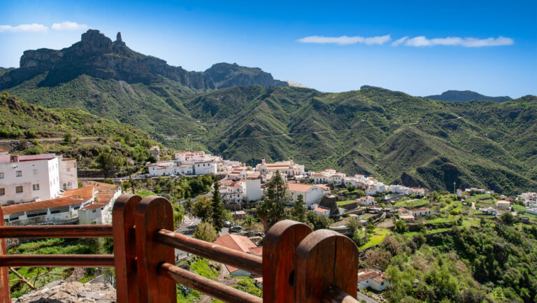 Das Panorama über Tejeda reicht bis zum Roque Nublo.