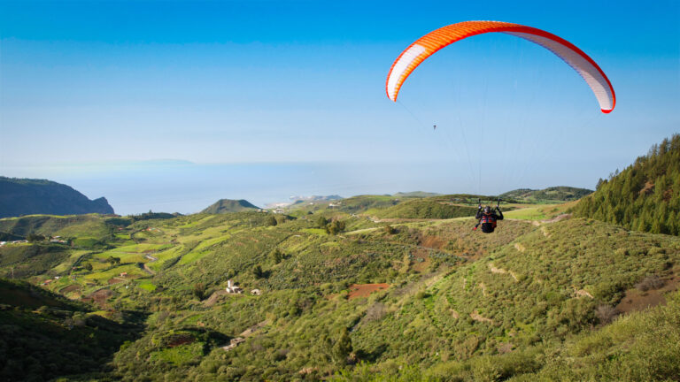 Paragliding, Gran Canaria – idealer Aufwind durch den Nordostpassat.