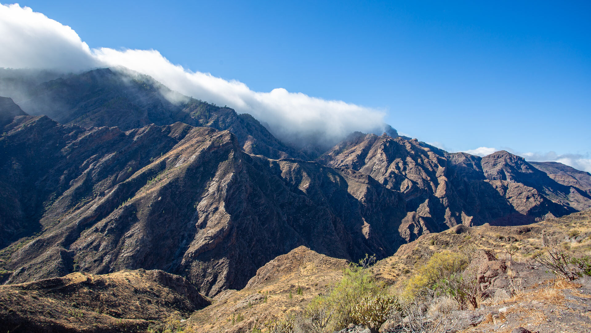 Der Passatwind ist ein bedeutender Klimafaktor auf Gran Canaria und beeinflusst Wetterphänomene wie die Wolkenbildung.