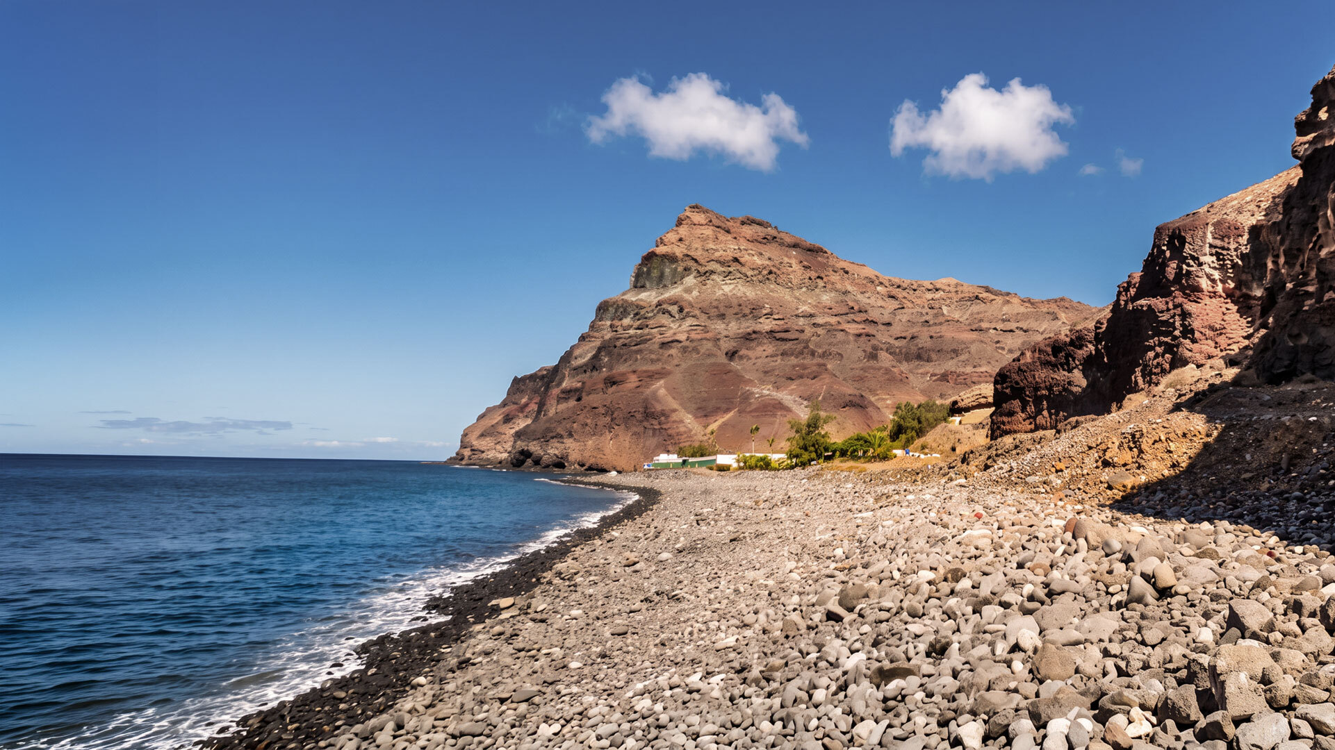 Die Playa de Tasartico liegt im Westen Gran Canarias und zählt zu den naturbelassenen, wenig besuchten Stränden der Insel.