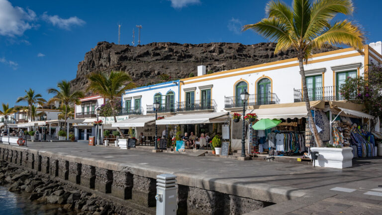 Die Restaurants in Puerto de Mogán bieten mit Blick auf den Yachthafen kulinarische Vielfalt im Südwesten Gran Canarias.