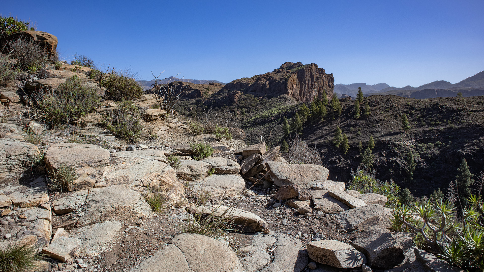 Für Wanderer gilt Oktober bis April als ideale Zeit – mildes Klima, das die Bergwelt Gran Canarias in bestem Licht zeigt.