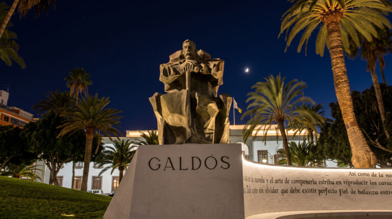 Die Statue von Pérez Galdós in Las Palmas de Gran Canaria ehrt den bekanntesten Schriftsteller der Kanarischen Inseln.