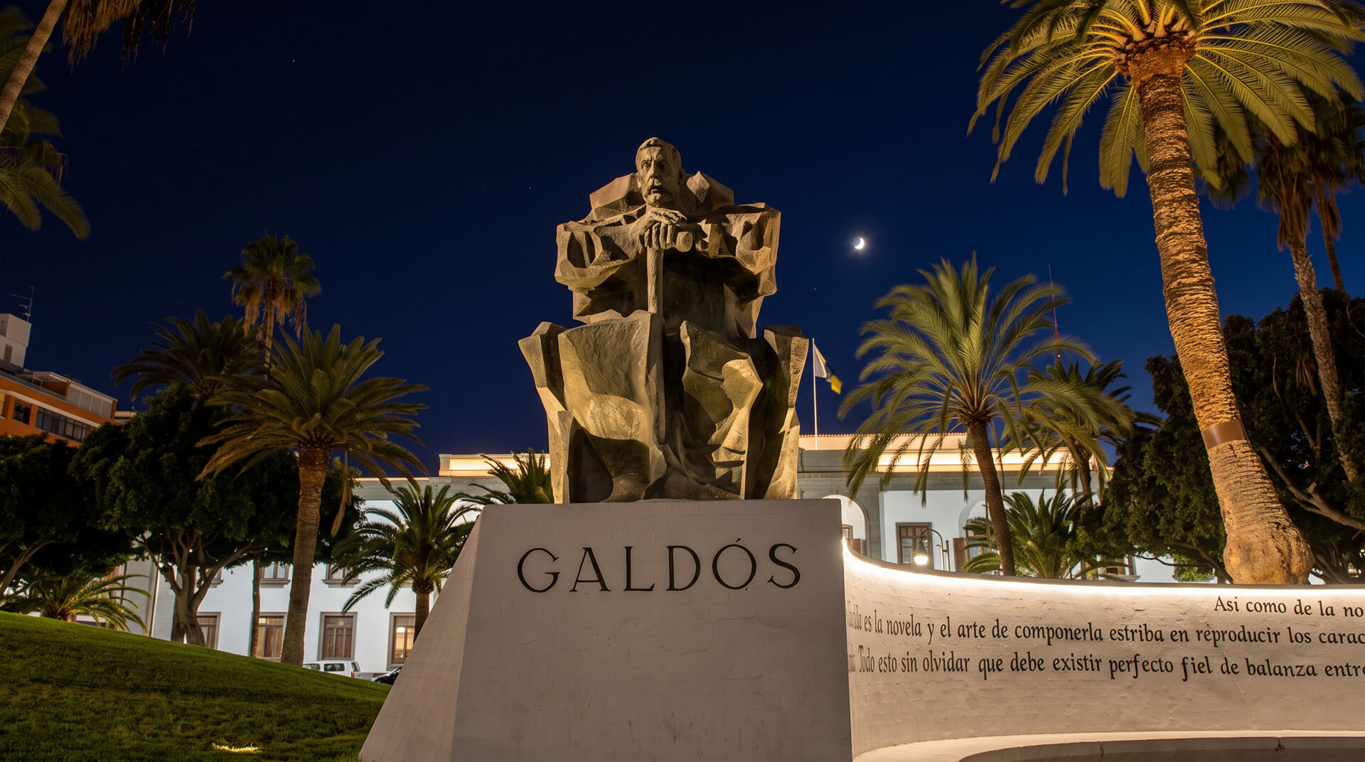 Die Statue von Pérez Galdós in Las Palmas de Gran Canaria ehrt den bekanntesten Schriftsteller der Kanarischen Inseln.