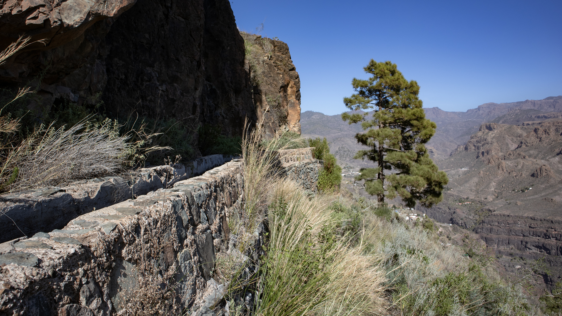 Blick entlang des Canal de las Niñas Richtung Soria.