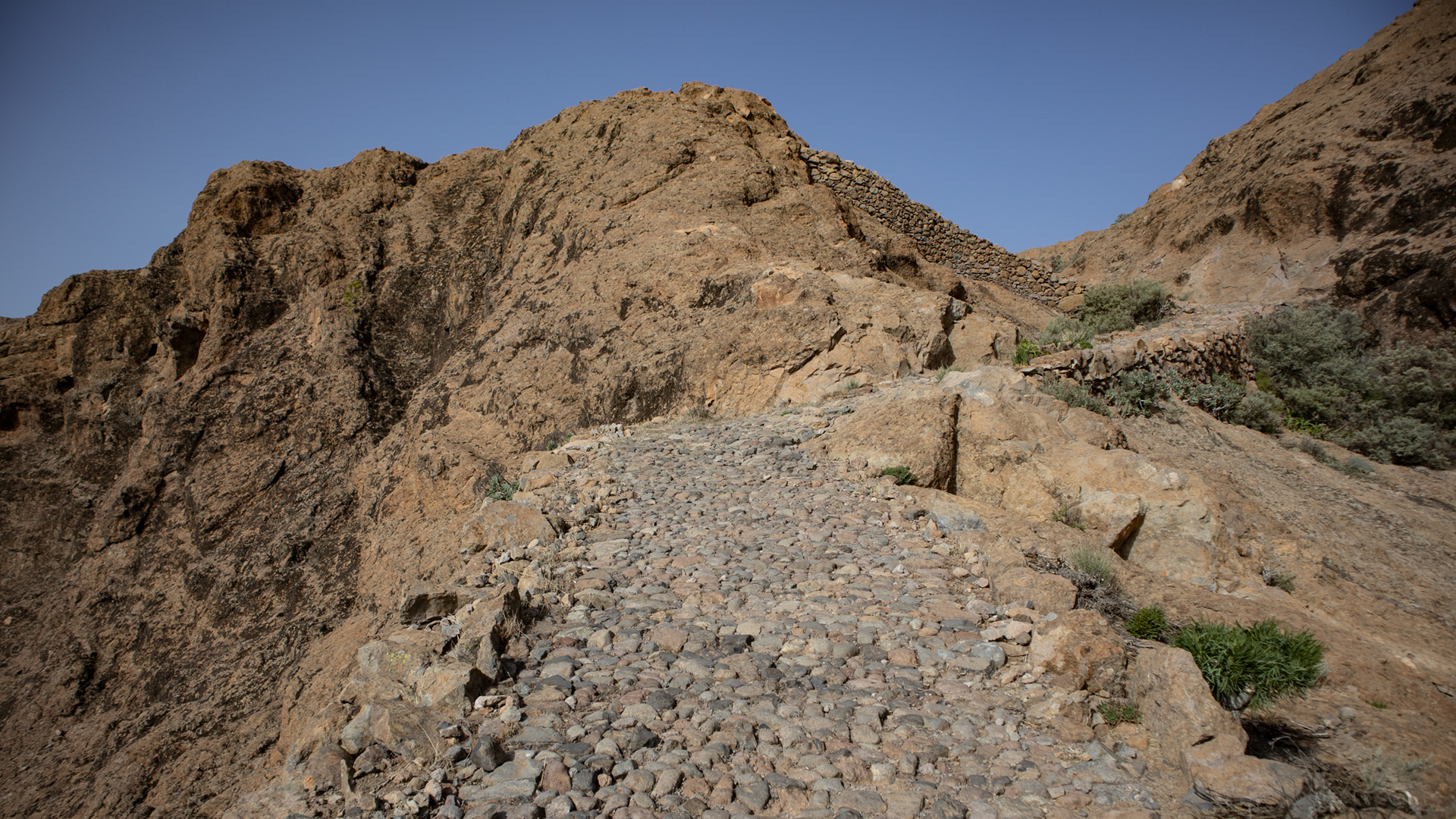 Der historische Camino Real zieht sich durch die traumhafte Felslandschaft Gran Canarias.