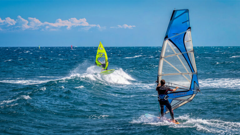 Windsurfen auf Gran Canaria – Pozo Izquierdo an der Ostküste ist Austragungsort der jährlichen Windsurf-Weltmeisterschaft.